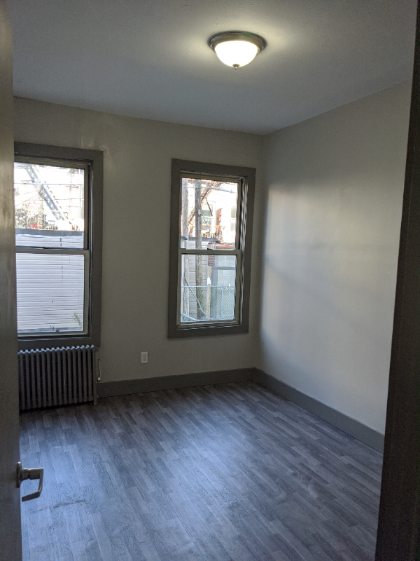 Foto principal - 143 Rockaway Pkwy