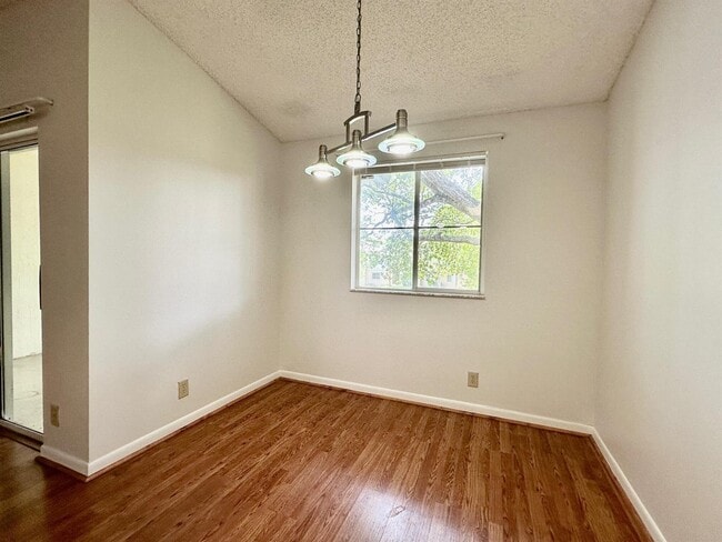 Foto del edificio - 9877 Westview Dr
