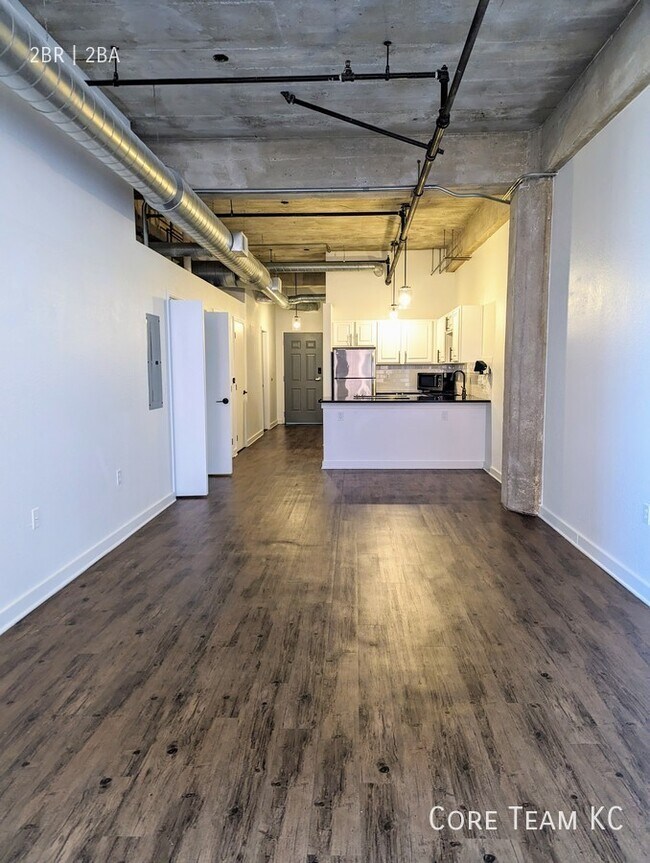 Building Photo - Two bedroom Downtown loft