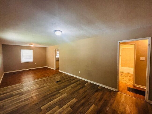Foto del edificio - 3084 Oak Forest Dr