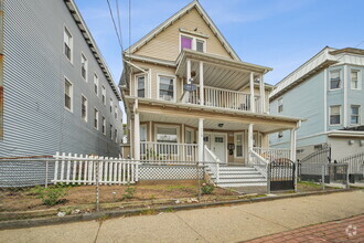Building Photo - 1119 Stratford Ave