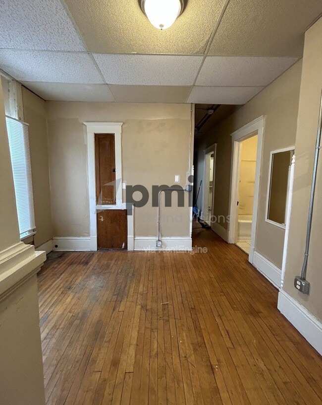 Building Photo - 601 Monroe Ave