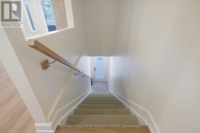 Building Photo - 958 Fisher Ave