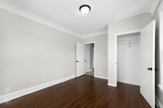 Foto del edificio - 703 N Austin Blvd