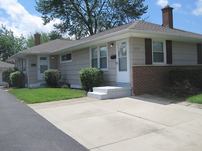 Building Photo - 1717 Carolyn Ave
