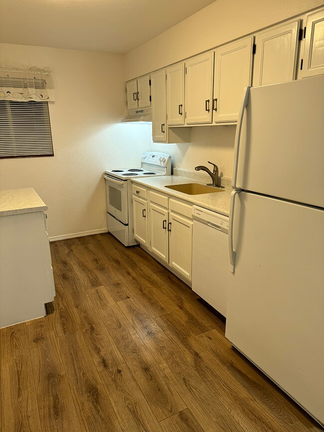 Building Photo - 8091 W 9th Ave