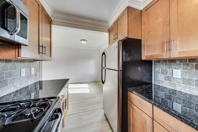 Building Photo - 1549 San Carlos Ave