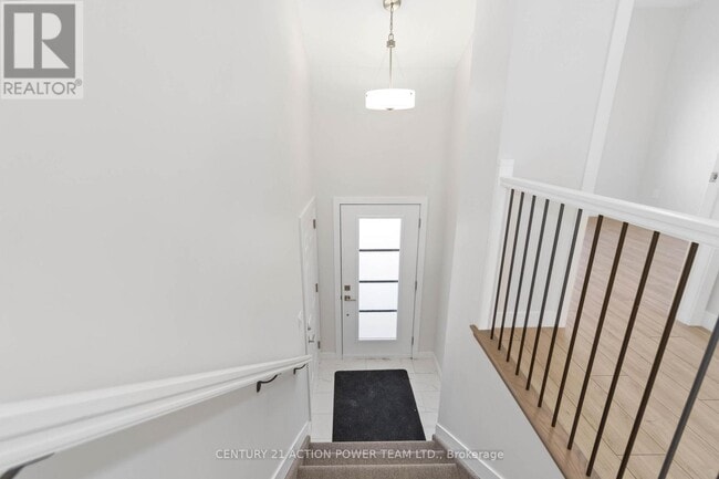 Building Photo - 358 Hazel Cres