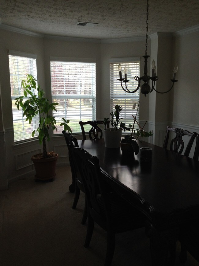 Foto del edificio - 2 Story Brick Home-Close to Shopping-