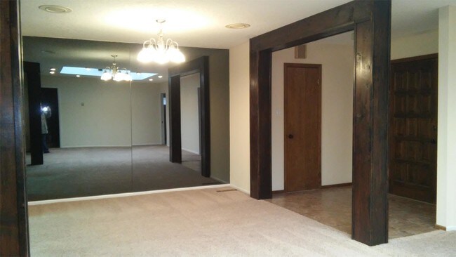 Building Photo - 1249 Colonial Pkwy