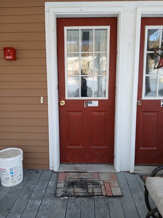 Building Photo - 63 Plain Rd