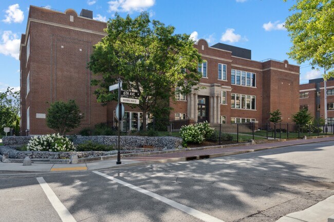 Foto del edificio - 601 Madison St