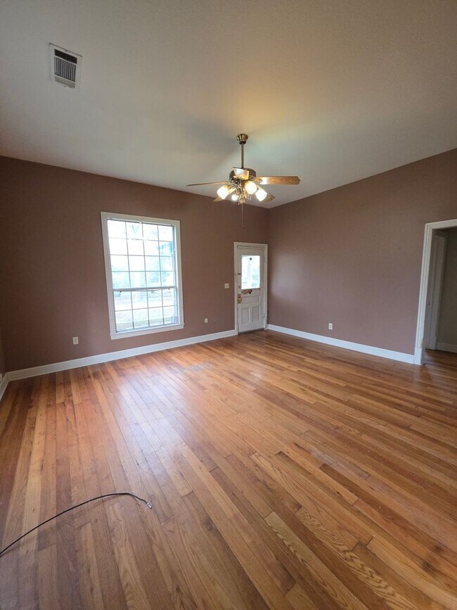 Foto del edificio - 217 W 7th St