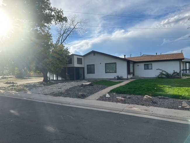 Building Photo - 711 Downing Way