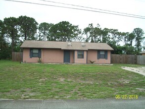 Building Photo - 4910 Greenhill St