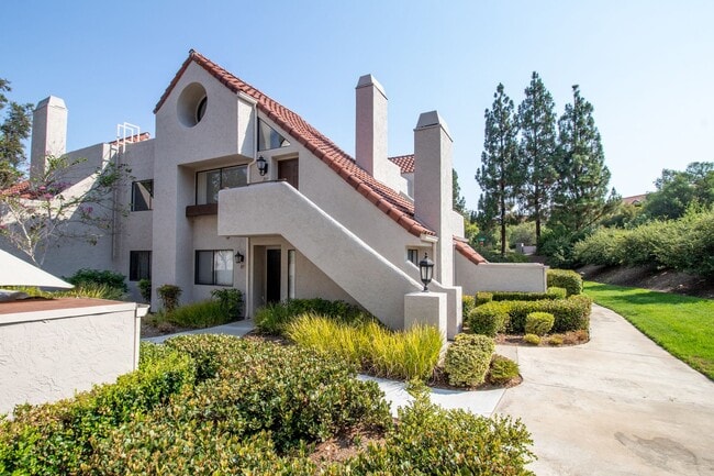 Building Photo - Beautiful upstairs corner unit one bedroom