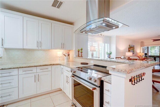 Foto del edificio - 175 SE St Lucie Blvd