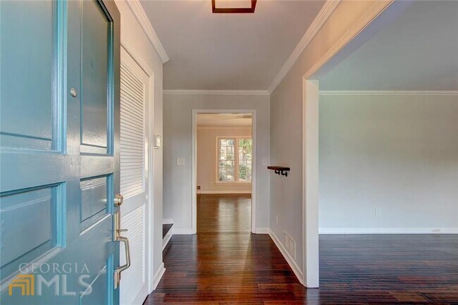 Building Photo - 3200 Golf Club Dr