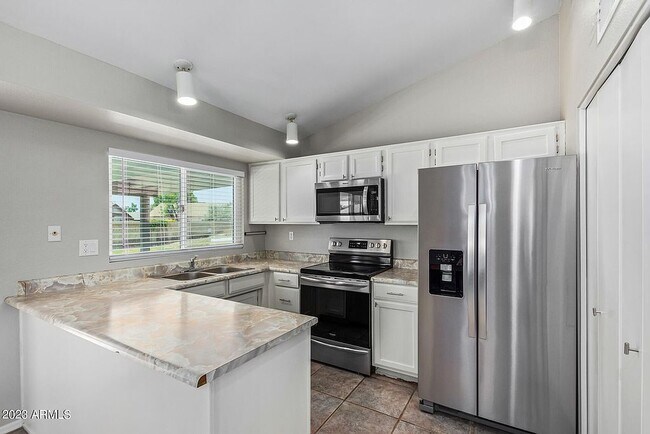 Foto del edificio - 942 E Ivyglen St