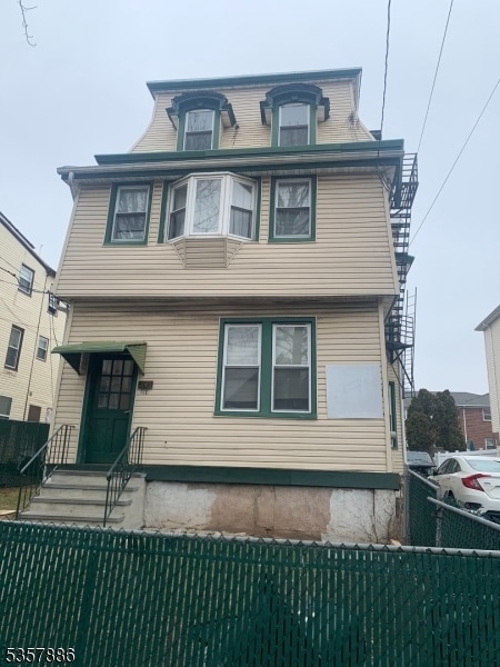 Primary Photo - 1143 Louisa St