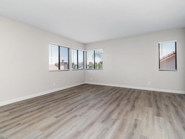 Building Photo - 109 Avenida Las Brisas