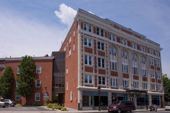 Foto del edificio - 144 Cabot St