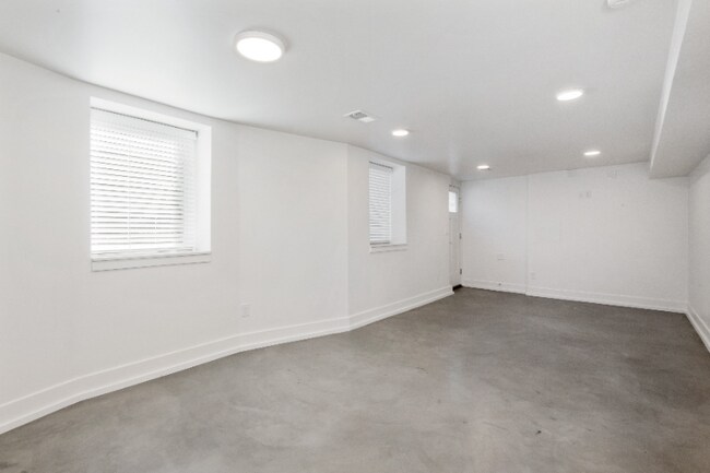 Building Photo - 3903 N Bryant St