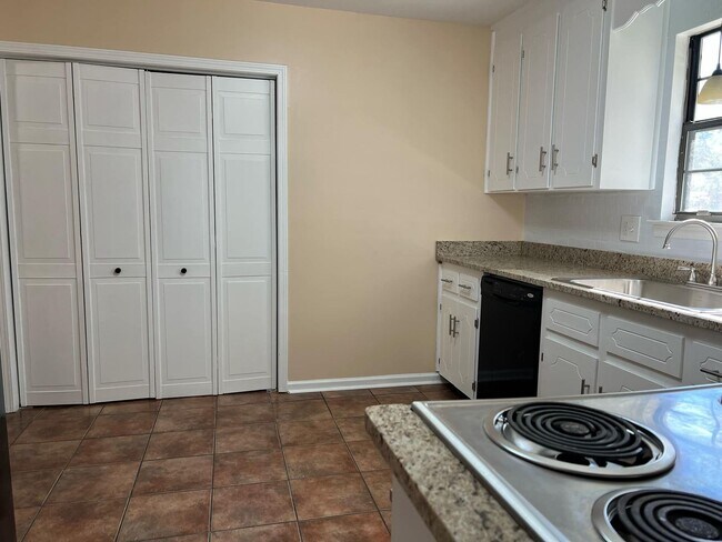 Building Photo - 3BR/2BA Available in Dothan, AL!
