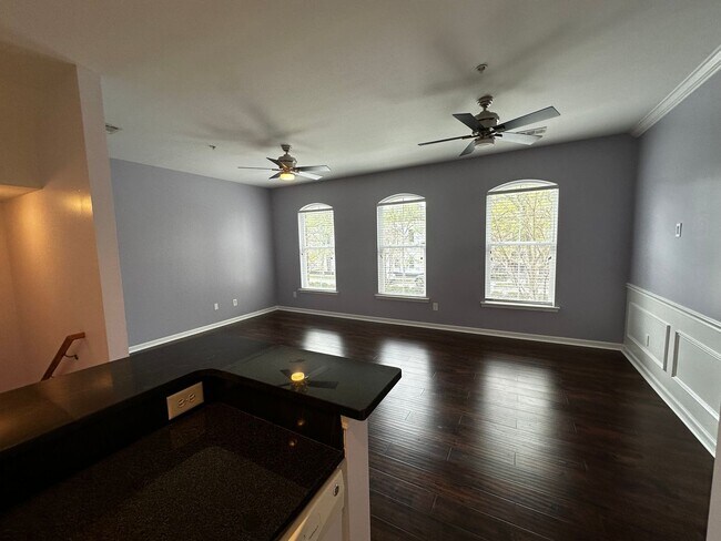 Building Photo - Market Common Townhome