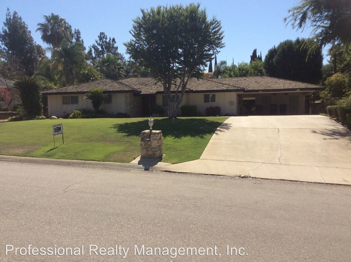 Foto principal - 3913 Brae Burn Dr