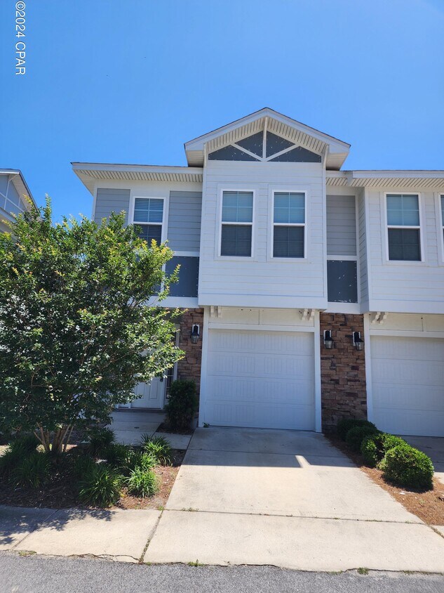 Primary Photo - 109 Fossil Falls Ln