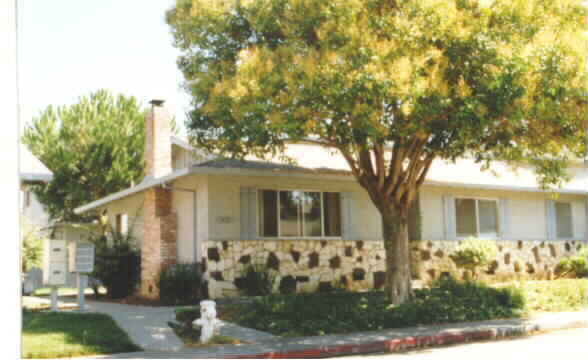 Building Photo - 855 Burbank Dr
