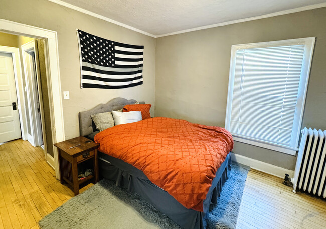 Foto del edificio - 2483 N Frederick Ave