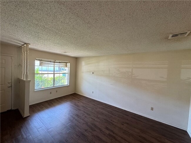 Building Photo - 321 S 11th Pl