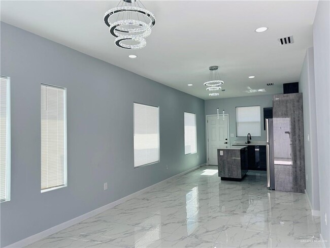 Foto del edificio - 1018 N Clarence Ave