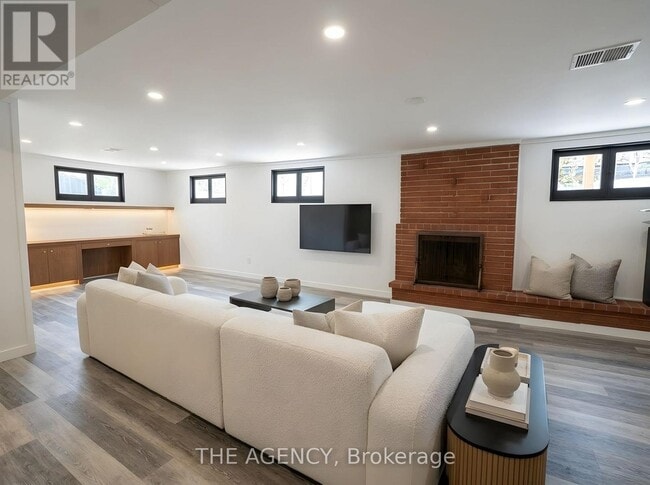 Building Photo - 64 Farningham Crescent