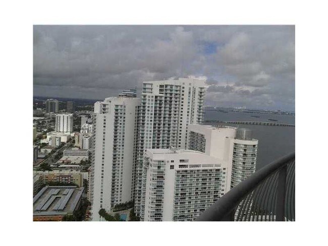 Building Photo - 1750 N Bayshore Dr