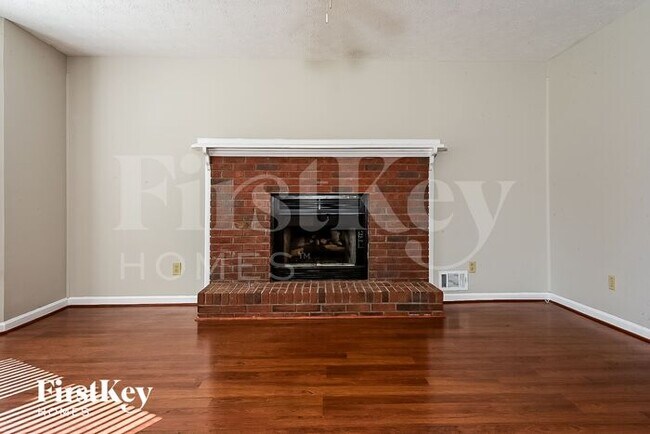 Foto del edificio - 255 Brookclear Ln