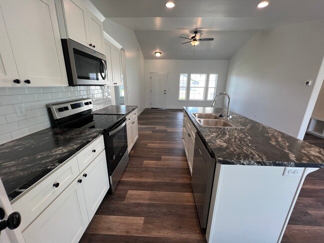 Dishwasher, Range, Microwave - 1228 Terra Ave