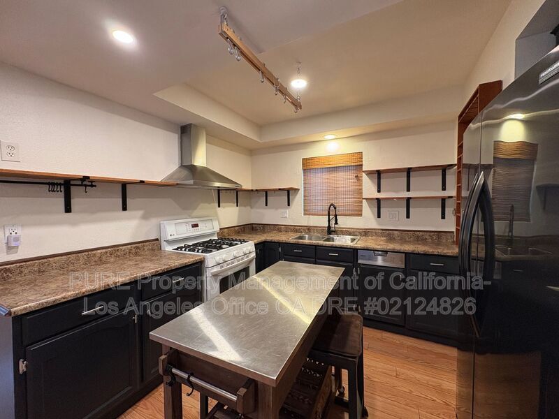 Primary Photo - 14615 Kingsdale Ave