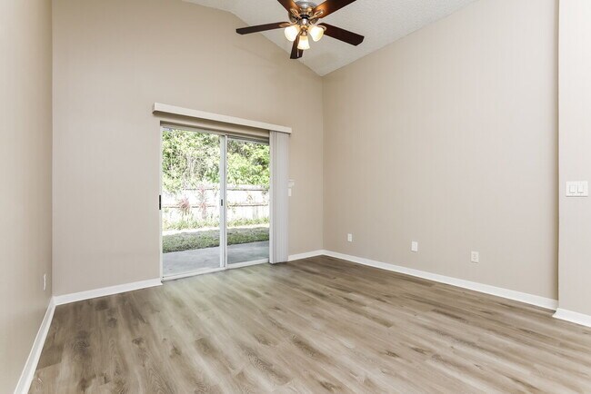 Foto del edificio - 130 Kinney Ct