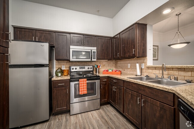 1BR, 1BA - 770SF - 2828 Royal Oaks (new)