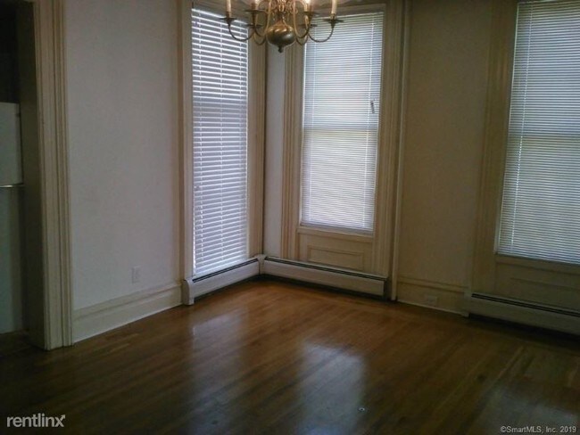 Foto del edificio - 221 Broadway St