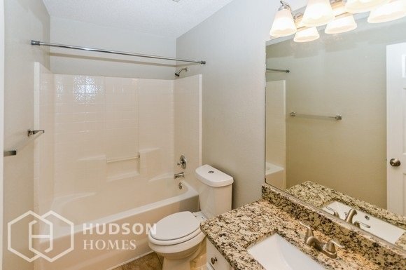 Building Photo - NOW AVAILABLE! - 2711 Lexington St, Seagov...