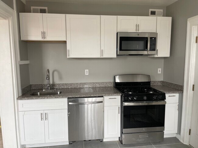 Building Photo - 1223 Loraine St