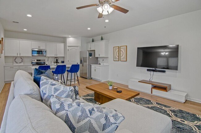 Foto del edificio - 5618 Cottage Lake Dr
