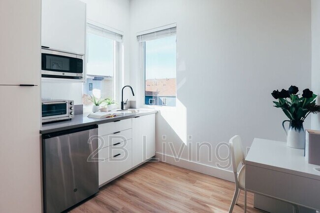 Building Photo - 607 27th St