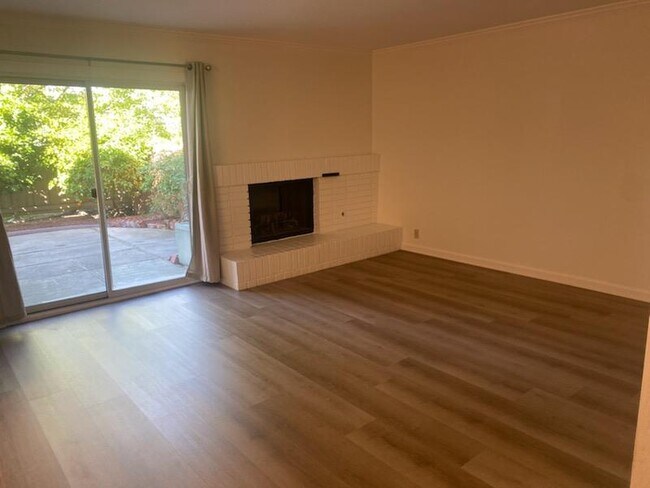 Building Photo - 659 Libra Ln