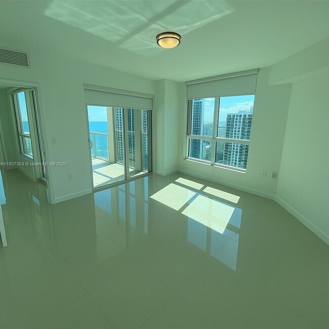 Building Photo - 300 S Biscayne Blvd