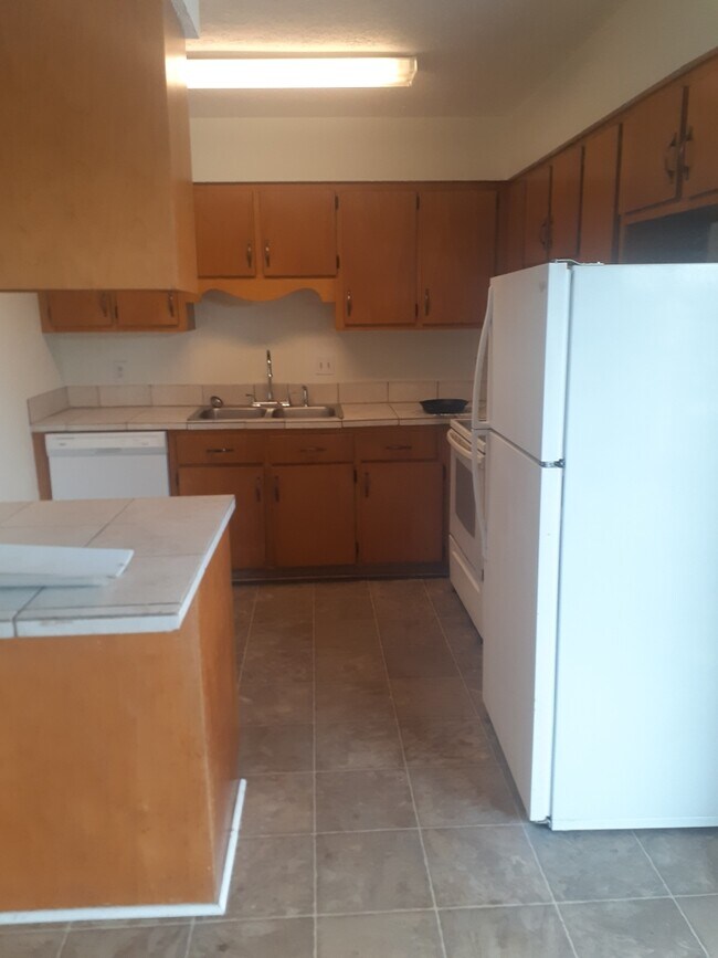 Building Photo - 5516 Beach Dr